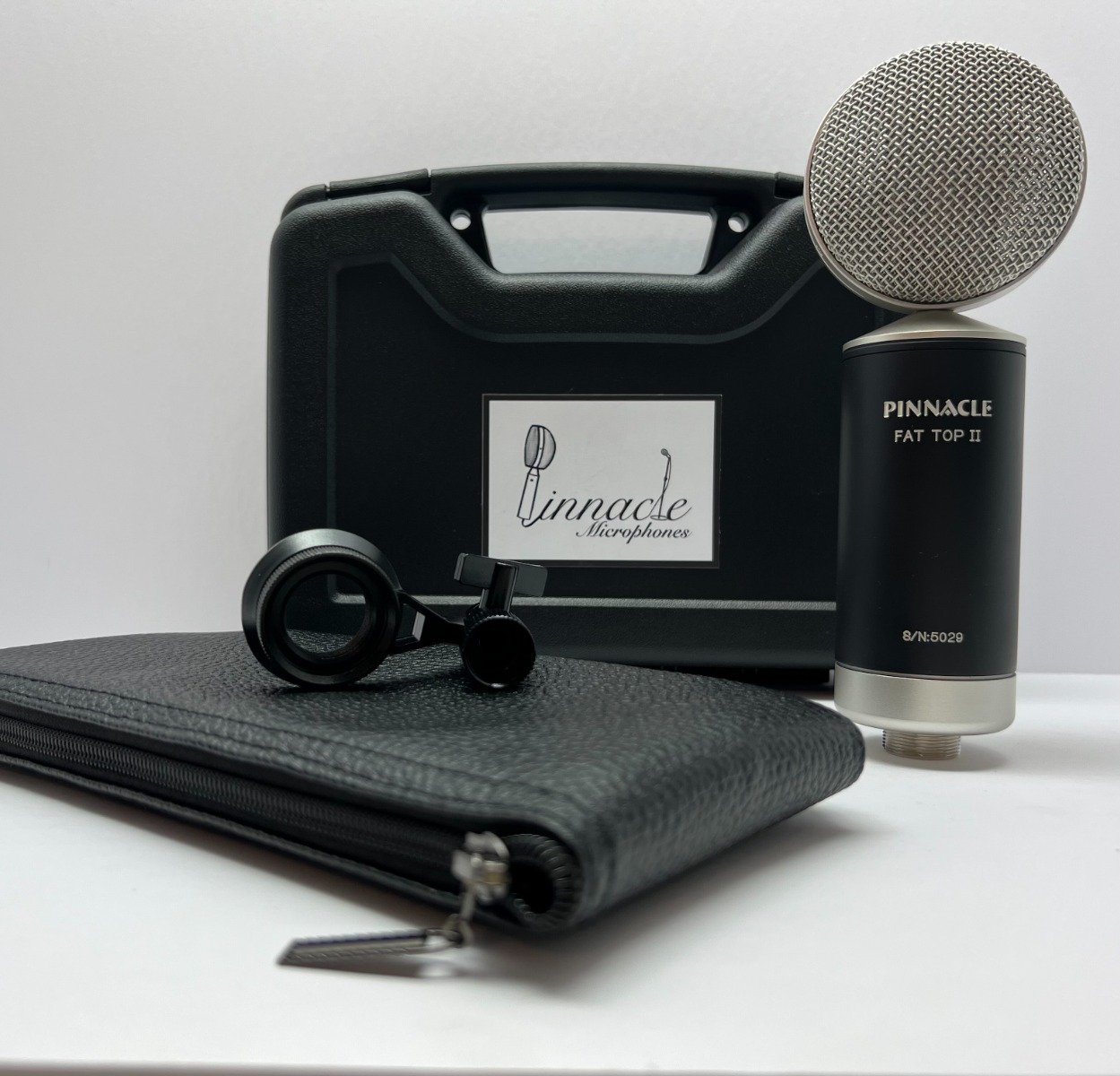 Pinnacle Microphones Fat Top II Black w/Lundahl Pinnacle Microphones Fat Top II Black w/Lundahl